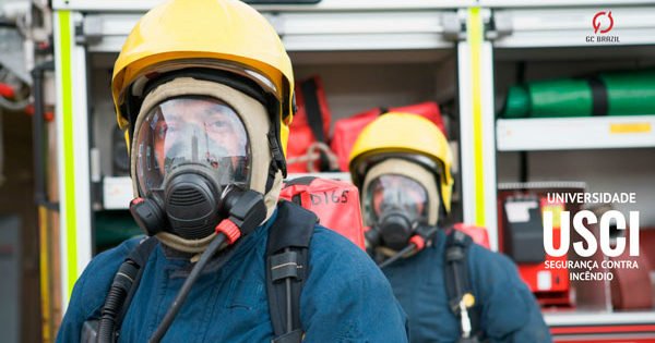 Dois Bombeiros civis